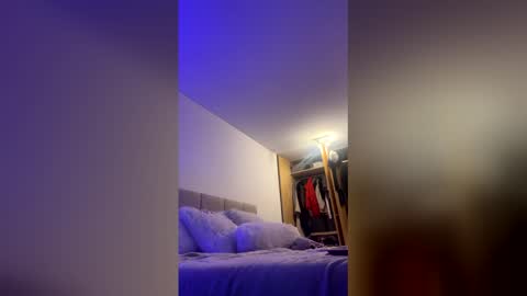 Snapshot of annie_andrade_ chatting on April 28, 2026, 4:12 pm Annie online show from April 28, 2026, 4:12 pm