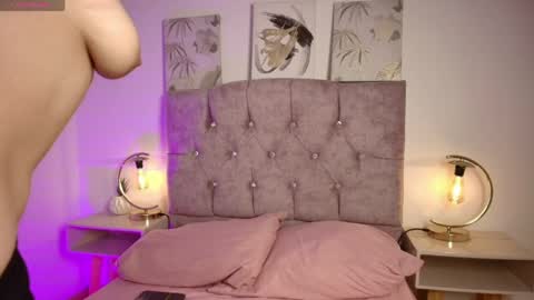 Snapshot of annie_bonnie_ chatting on June 3, 2026, 11:35 am Annie Bonnie online show from June 3, 2026, 11:35 am