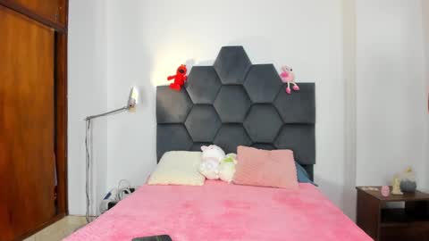 Annie online show from December 3, 2024, 9:23 pm