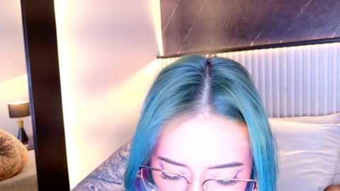 ANNIE HAWK online show from March 17, 2026, 10:07 am