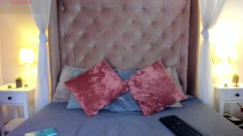 Aniie online show from April 4, 2026, 1:19 pm