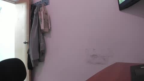 Snapshot of annie_rosse1017 chatting on April 26, 2026, 9:45 pm annie_rosse1017 online show from April 26, 2026, 9:45 pm