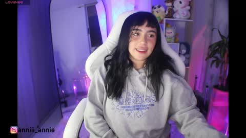 Snapshot of annie_snow_ chatting on June 8, 2026, 1:28 am JEANNE no olvides seguirme dont forget follow me uu online show from June 8, 2026, 1:28 am