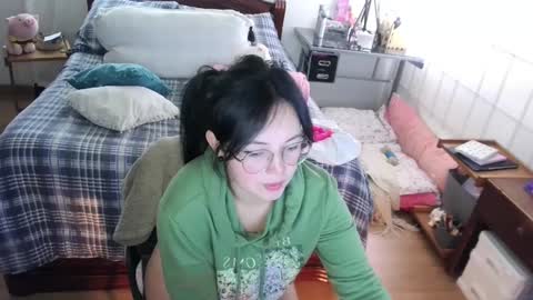 Snapshot of annie_swan_18 chatting on January 21, 2025, 4:05 pm LAURA - A n n i e S w a n online show from January 21, 2025, 4:05 pm