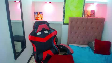 Anniee online show from September 17, 2025, 2:08 pm