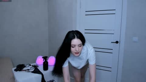 annieparson online show from February 16, 2025, 8:44 pm