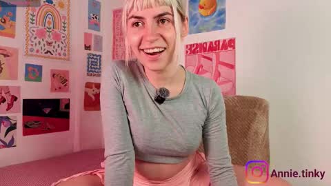 annietinky online show from March 26, 2026, 2:50 am