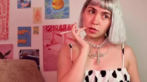 annietinky online show from June 1, 2026, 3:52 am