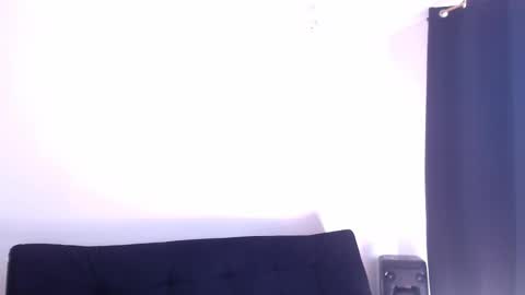 ANNIE WINE online show from December 1, 2025, 6:46 pm