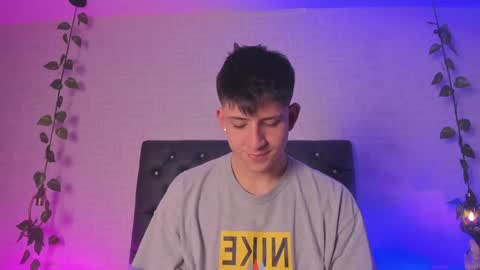 Annie  Alex online show from December 7, 2024, 1:40 pm