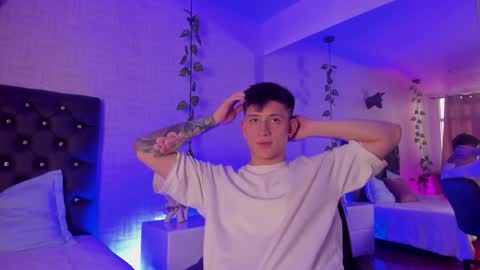 Annie  Alex online show from December 8, 2024, 1:25 pm