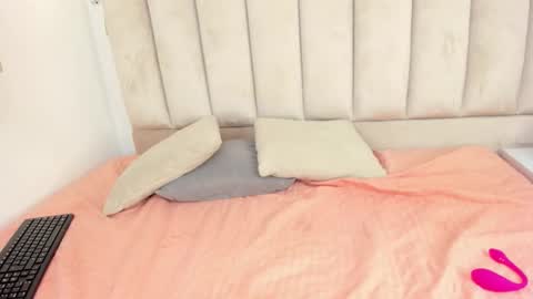 Annie Queen online show from October 9, 2025, 2:53 am