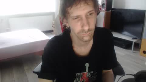 LoyalDog online show from April 3, 2026, 7:06 am