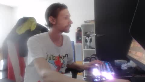 LoyalDog online show from April 10, 2026, 8:52 am