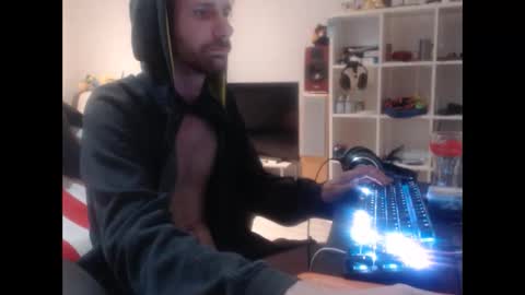 LoyalDog online show from April 16, 2026, 3:40 am