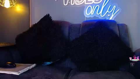 anny_loves online show from February 27, 2026, 6:08 pm