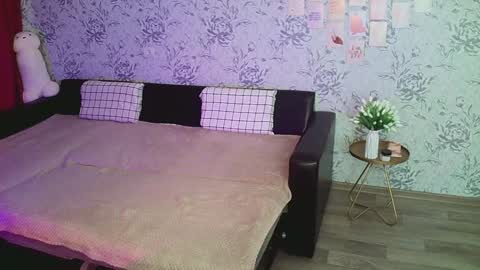 Annie online show from December 15, 2024, 4:18 am