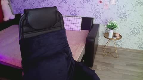 Annie online show from December 20, 2024, 7:01 am