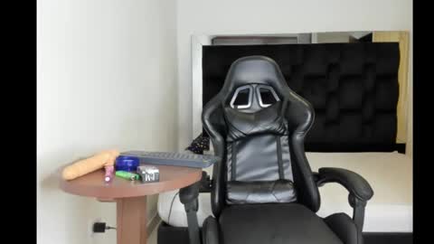 annyfernandez online show from December 21, 2024, 5:03 am