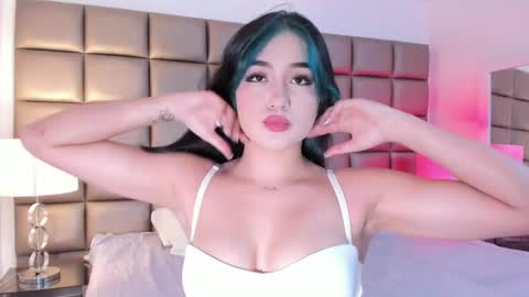 Snapshot of annyhizzle chatting on January 5, 2025, 9:47 pm online show from January 5, 2025, 9:47 pm