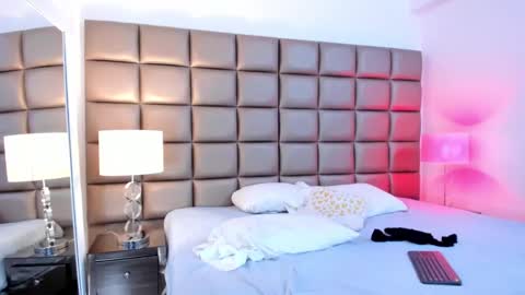 Snapshot of annyhizzle chatting on January 24, 2025, 12:20 am online show from January 24, 2025, 12:20 am