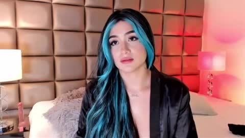 Snapshot of annyhizzle chatting on February 5, 2025, 12:53 am online show from February 5, 2025, 12:53 am