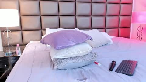 Snapshot of annyhizzle chatting on February 12, 2025, 12:58 am online show from February 12, 2025, 12:58 am