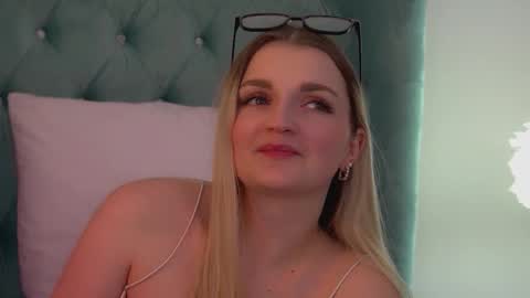 annyraii online show from February 3, 2026, 6:40 am