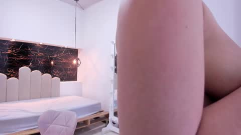 Anny online show from September 10, 2025, 9:04 pm