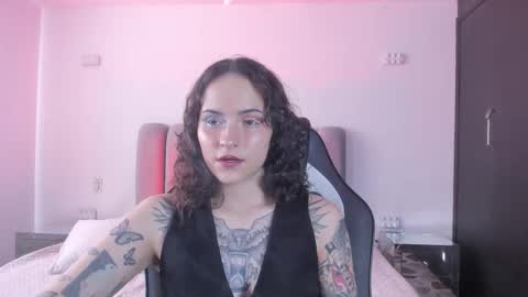 Snapshot of annythomsonn chatting on January 17, 2026, 9:07 pm AnnyT online show from January 17, 2026, 9:07 pm