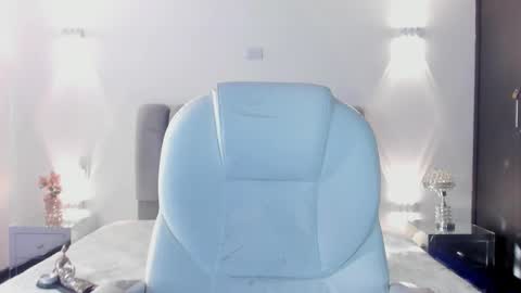 Snapshot of annythomsonn chatting on February 12, 2026, 10:05 pm AnnyT online show from February 12, 2026, 10:05 pm