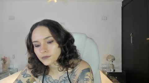 Snapshot of annythomsonn chatting on February 16, 2026, 10:39 pm AnnyT online show from February 16, 2026, 10:39 pm