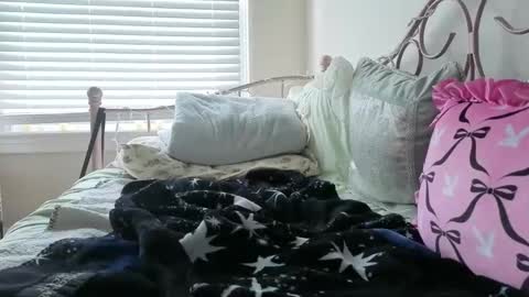 Snapshot of anon_bunny chatting on April 10, 2026, 6:23 pm anon_bunny online show from April 10, 2026, 6:23 pm