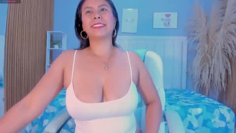 anthonella  online show from April 14, 2026, 12:11 pm