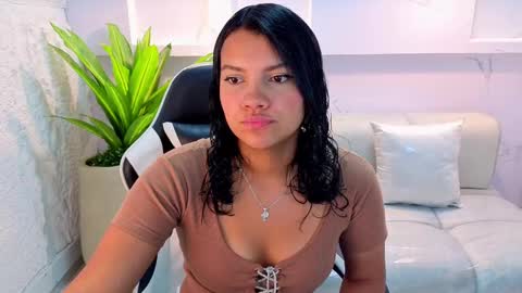 Snapshot of antonela_tp chatting on September 17, 2025, 12:40 pm Antonela online show from September 17, 2025, 12:40 pm