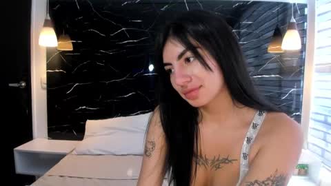 Snapshot of antonella__rouse chatting on February 7, 2025, 9:15 pm Antonella online show from February 7, 2025, 9:15 pm