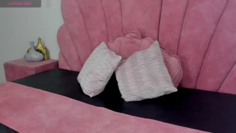 antonella_foxxxx online show from April 15, 2026, 12:12 pm