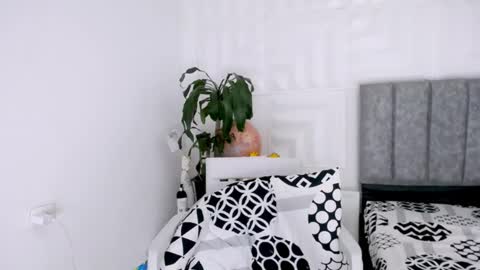 antonella online show from March 8, 2025, 4:23 am