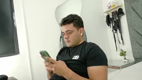 Snapshot of antonellarossi_os chatting on June 17, 2026, 1:52 am antonellarossi_os online show from June 17, 2026, 1:52 am