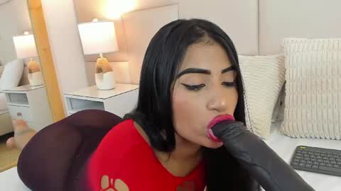 Snapshot of antoniaross chatting on June 18, 2026, 12:53 pm Antonia online show from June 18, 2026, 12:53 pm