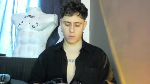 antonnello_ online show from September 18, 2025, 8:55 pm