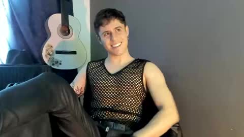 antonnello_ online show from November 19, 2025, 4:29 pm