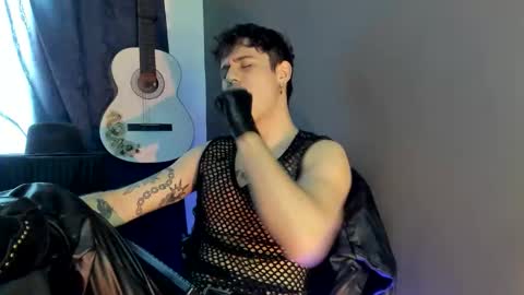 antonnello_ online show from December 4, 2025, 4:27 pm