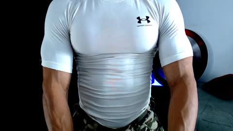 Snapshot of antonywebb94 chatting on February 1, 2026, 4:11 am Instagram miguelangel1802 online show from February 1, 2026, 4:11 am