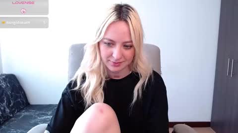 Snapshot of anttoniia chatting on December 12, 2024, 5:04 pm Antonia online show from December 12, 2024, 5:04 pm