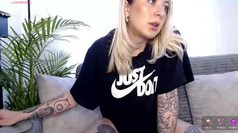 Snapshot of anttoniia chatting on October 6, 2025, 6:05 pm Antonia online show from October 6, 2025, 6:05 pm