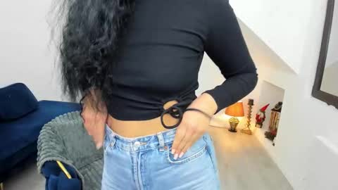 Anya online show from November 25, 2025, 5:40 am