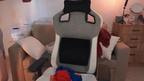 anya online show from February 8, 2026, 6:44 pm