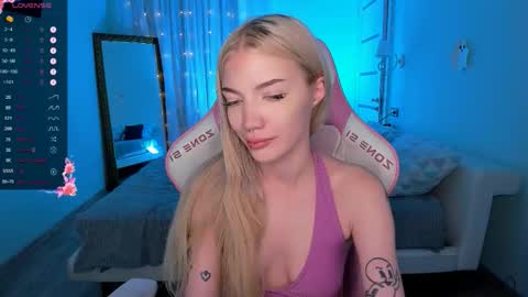 Anya online show from November 11, 2025, 2:44 am