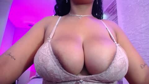 Anyela  online show from February 1, 2025, 2:02 pm